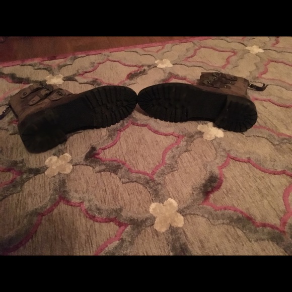 Stuart Weitzman Jitterbug Ankle Boots - Picture 7 of 8